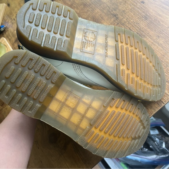 Dr. Martens 1460 smooth in white (yellow stitching and laces) - Picture 10 of 10